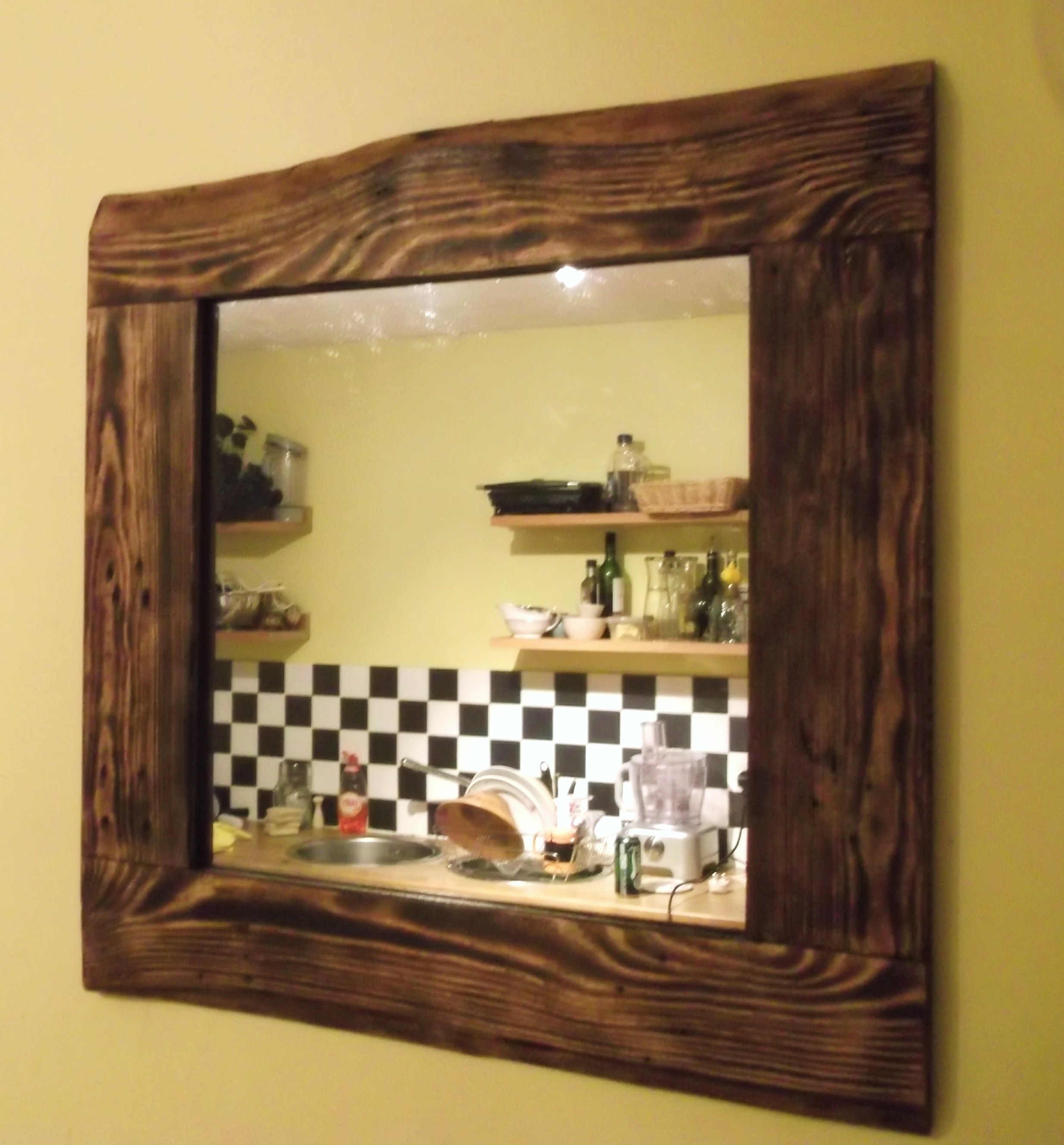 recycled pallet wood mirror 1 WOODEN MIRROR DESIGNS